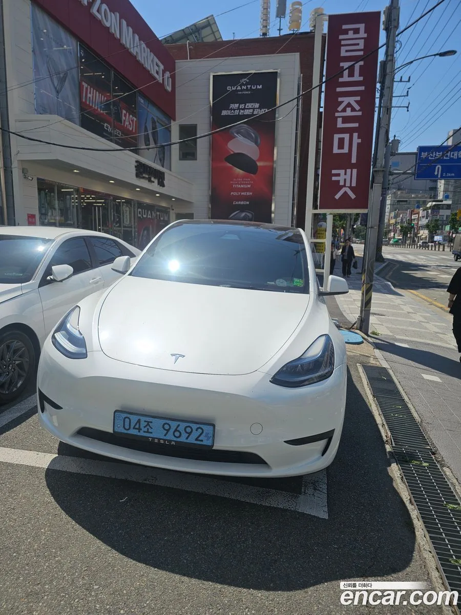 Tesla Model Y 2024