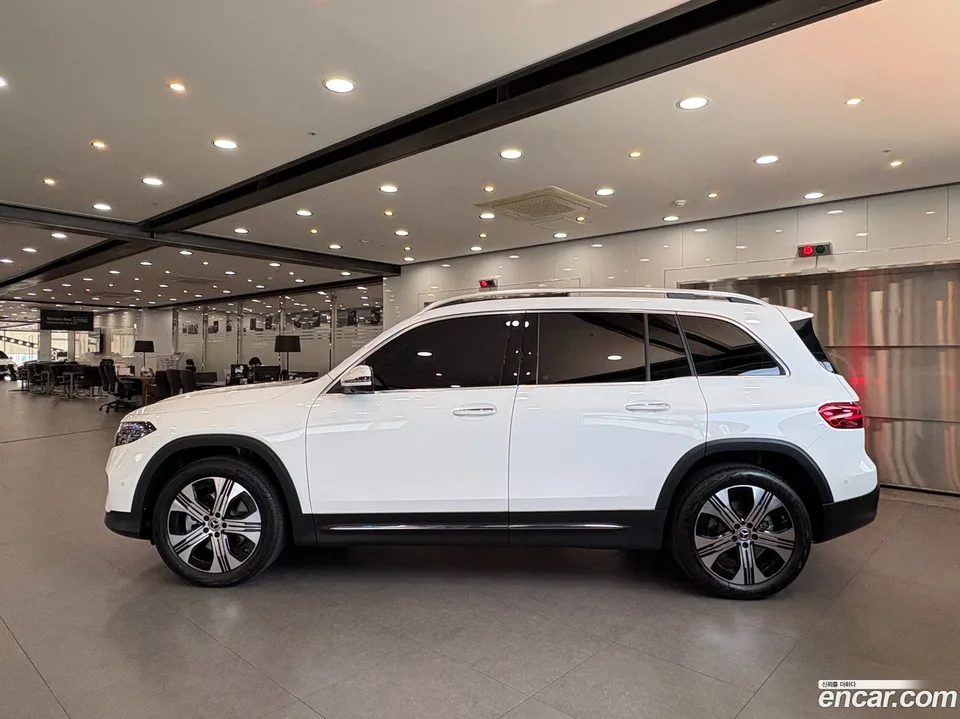 Mercedes-Benz EQB EQB300 4MATIC 2025 — thumbnail 4