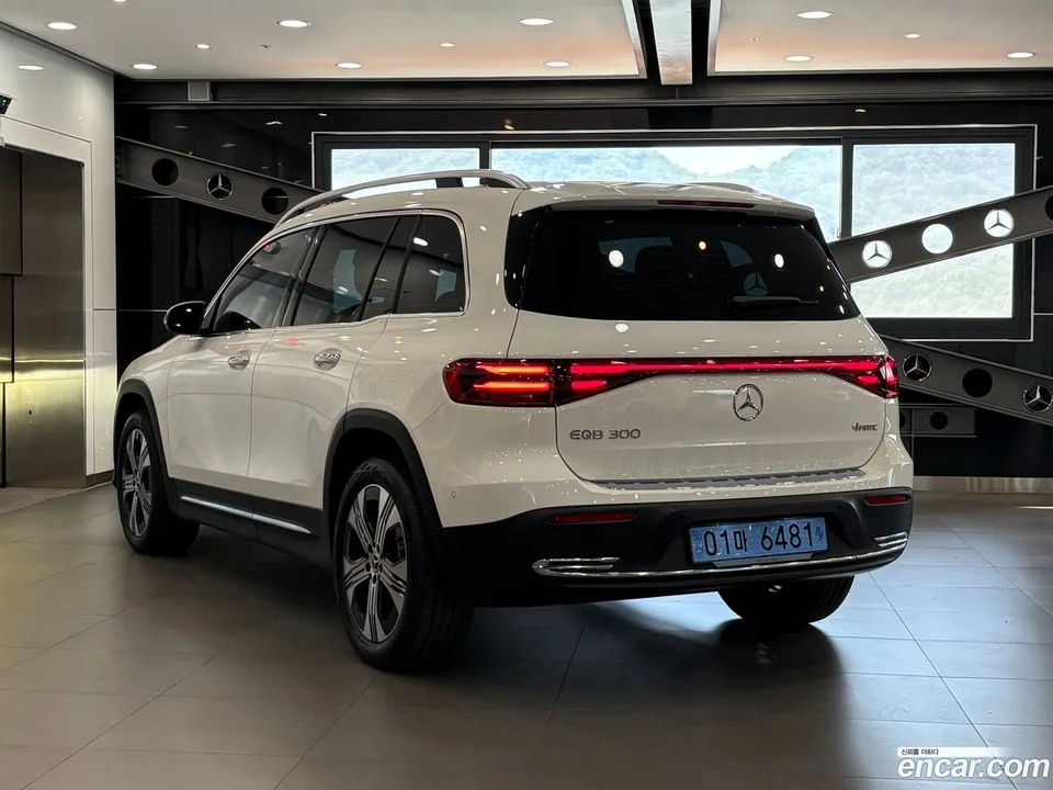 Mercedes-Benz EQB EQB300 4MATIC 2025 — thumbnail 5