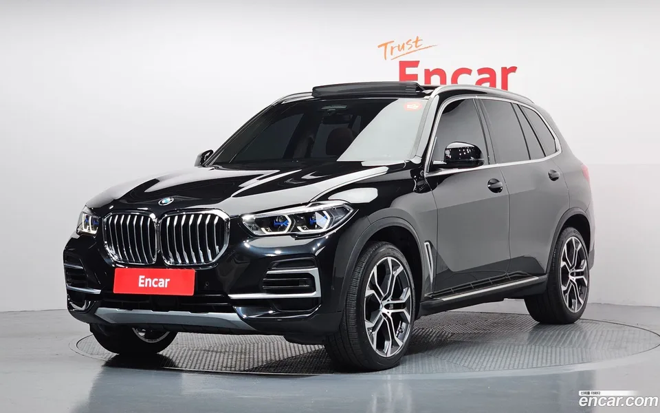 BMW X5 xDrive 40i xLine 2023 — фото 1, купить с доставкой в Москву