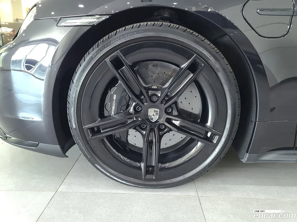 Porsche Taycan S 2025 — миниатюра 2