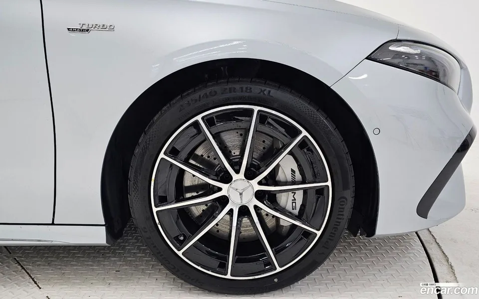 Mercedes-Benz A-Class AMG A35 4MATIC 2025 — thumbnail 2