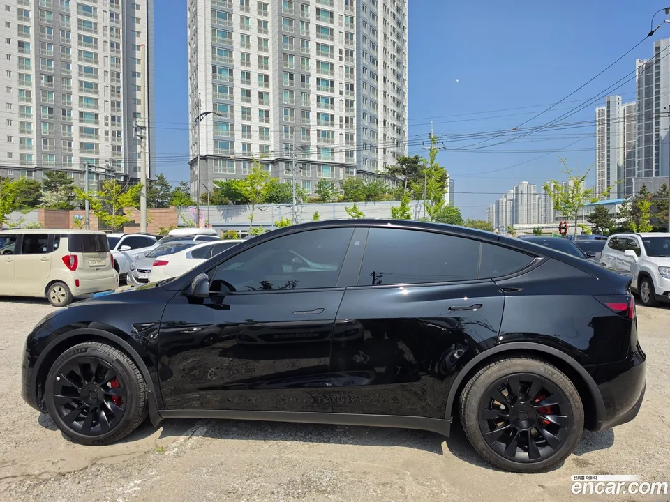 Tesla Model Y AWD 2024 — миниатюра 3