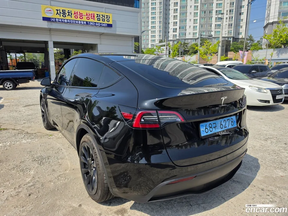 Tesla Model Y AWD 2024 — миниатюра 4