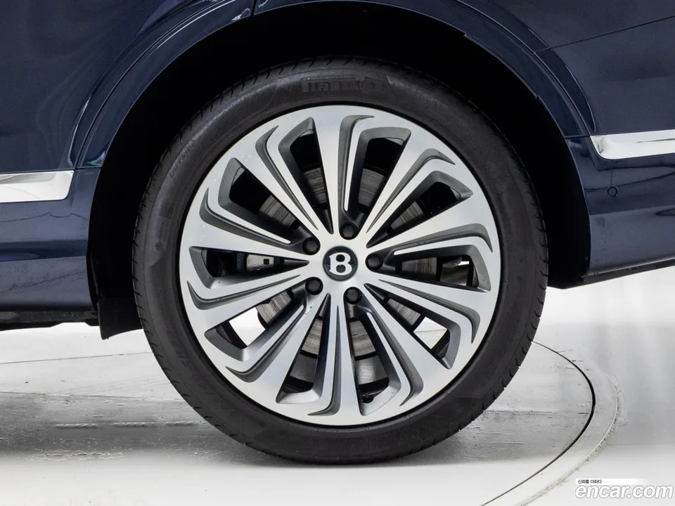 Bentley Bentayga 4.0 V8 EWB 2025 — миниатюра 5