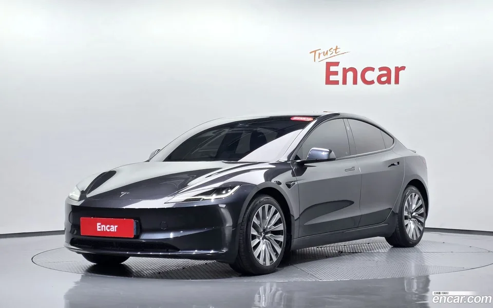 Tesla Model 3 2024