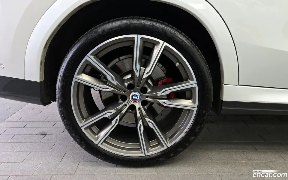 BMW X6 M50i 2023 — миниатюра 5