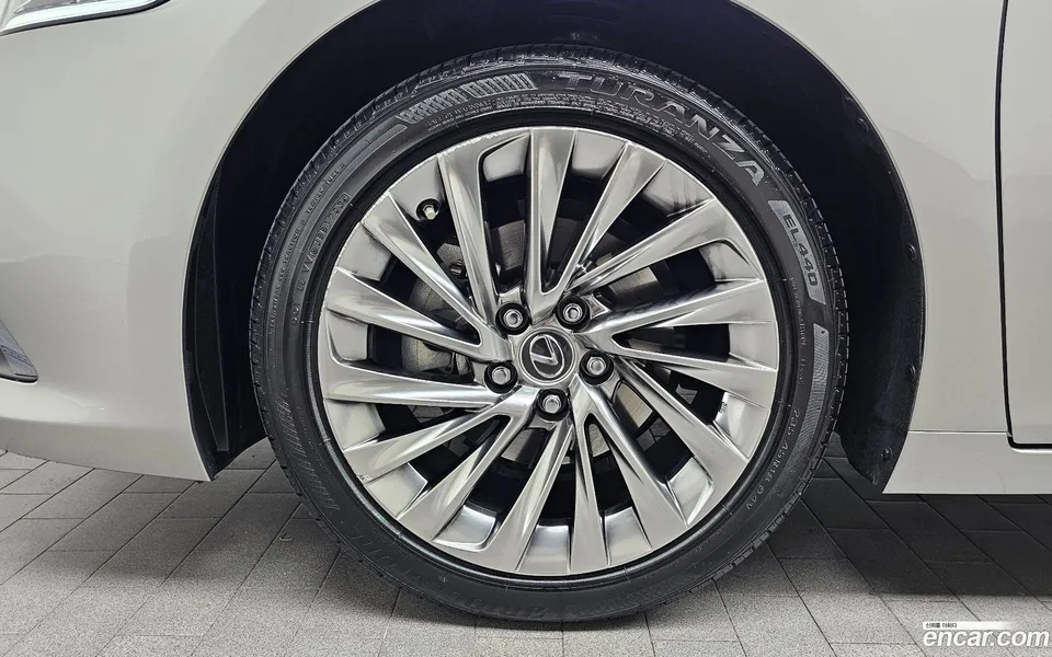 Lexus ES 300h 2023 — миниатюра 2