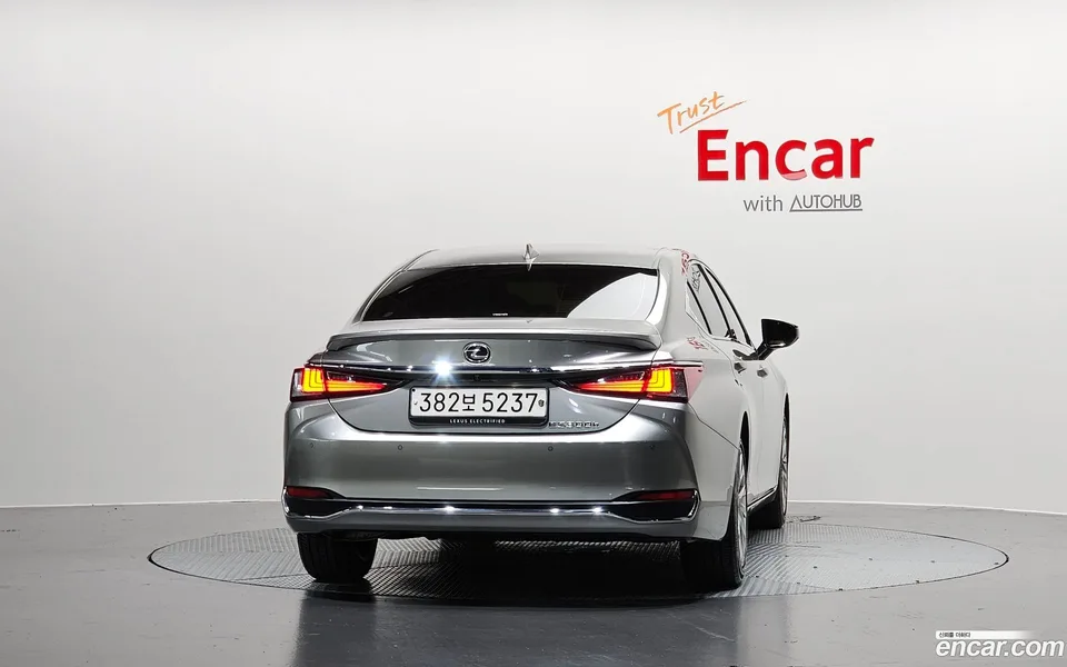 Lexus ES 300h 2023 — миниатюра 4