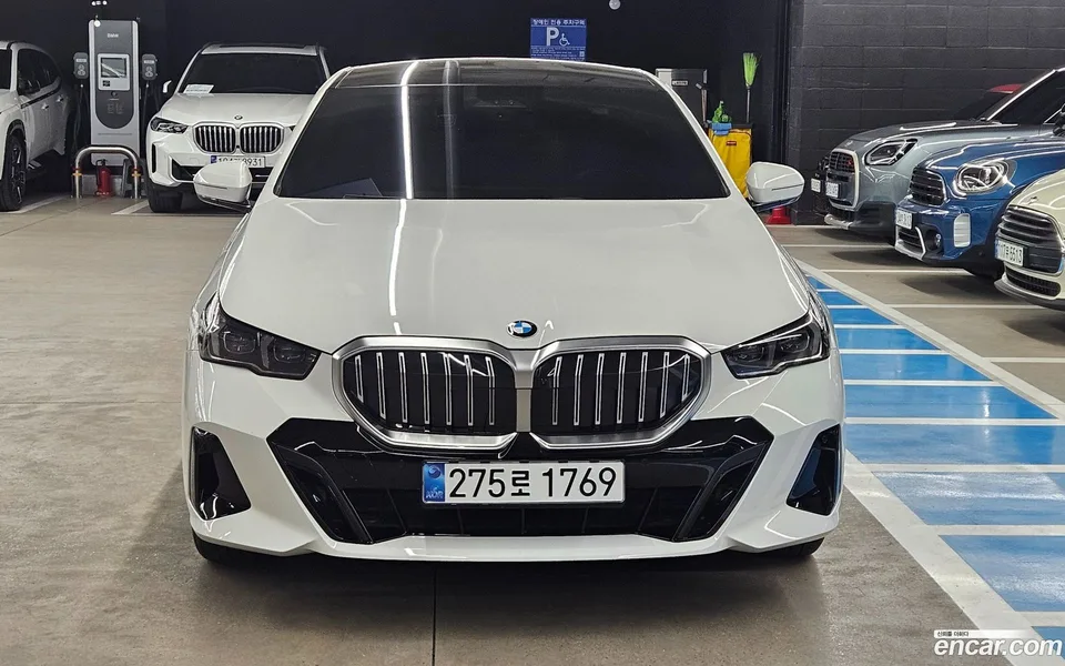 BMW 5 Series 520i M 2025 — thumbnail 3