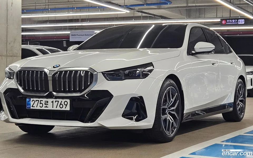 BMW 5 Series 520i M 2025 — photo 1, buy with delivery to Moscow