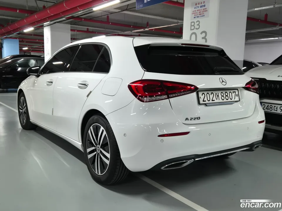 Mercedes-Benz A-Class A220 2023 — миниатюра 3