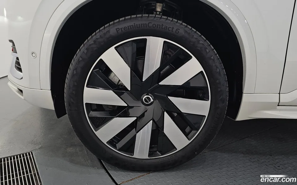 Volvo XC90 T8 2024 — миниатюра 5