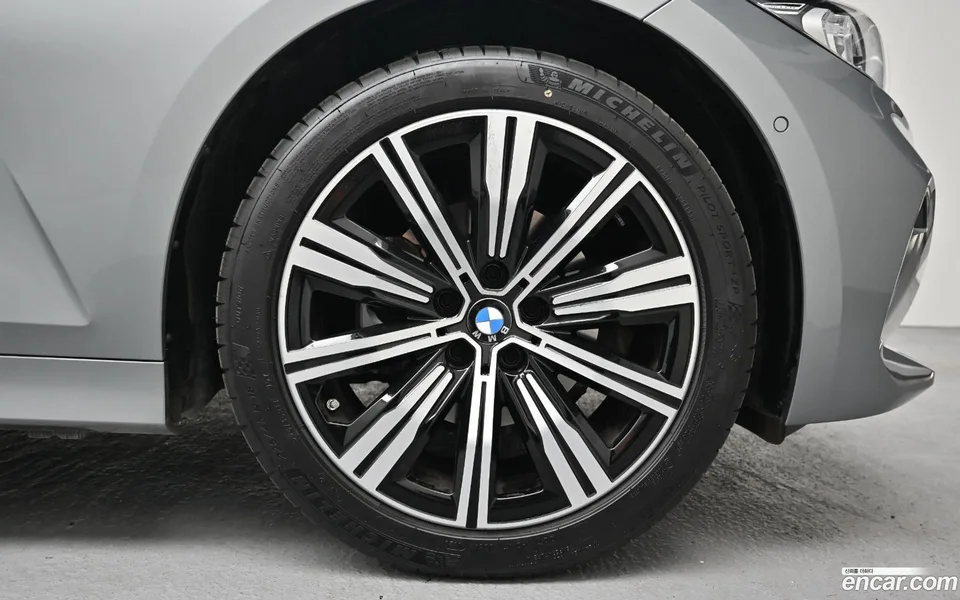 BMW 3 Series 320i 2025 — миниатюра 2