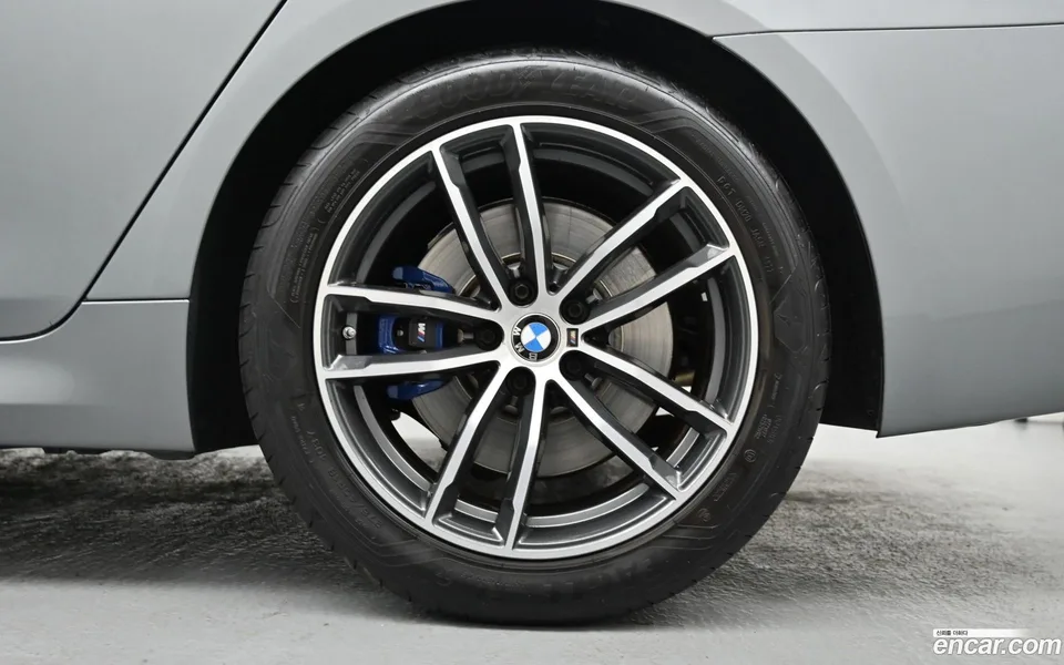 BMW 5 Series 520i M 2023 — миниатюра 2