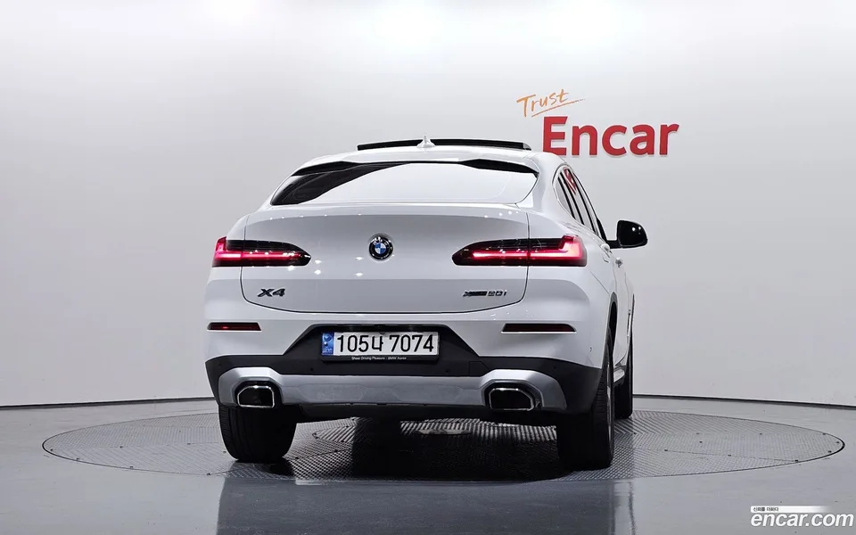 BMW X4 xDrive20i xLine 2023 — миниатюра 4