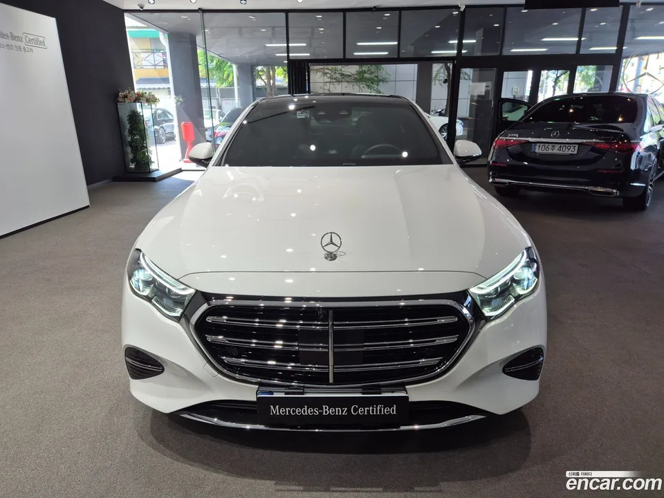 Mercedes-Benz E-Class E300 4MATIC 2025 — миниатюра 3