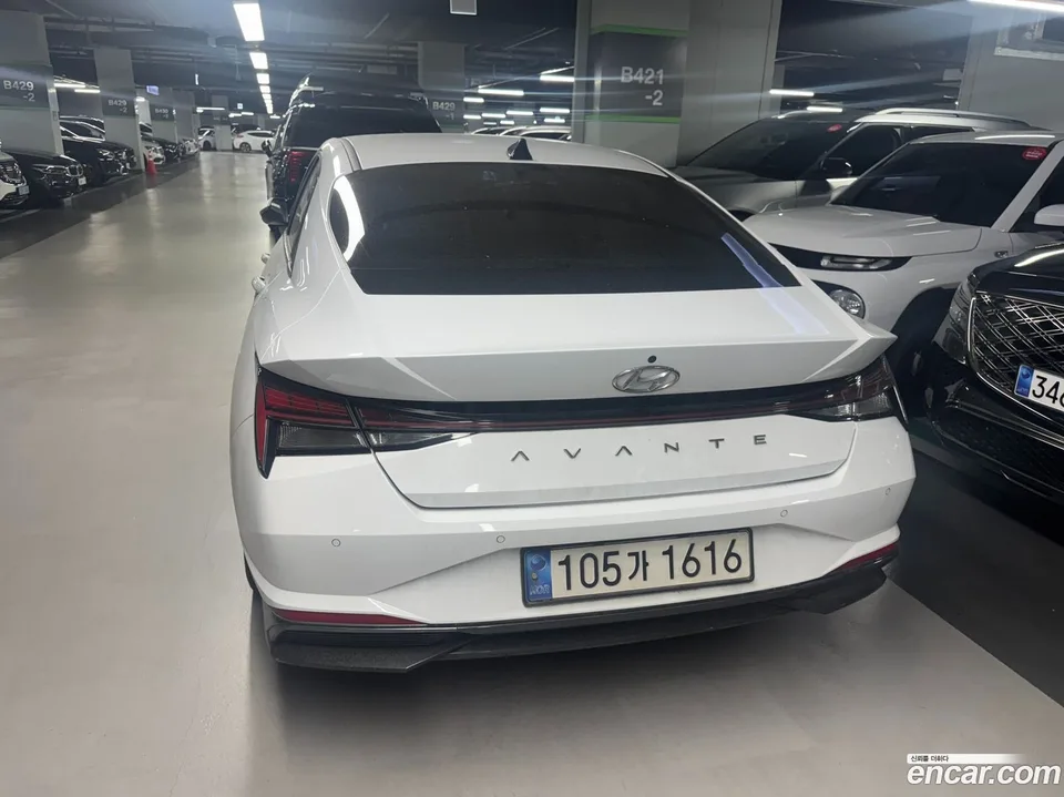 Hyundai Avante Hybrid 2022 — миниатюра 3