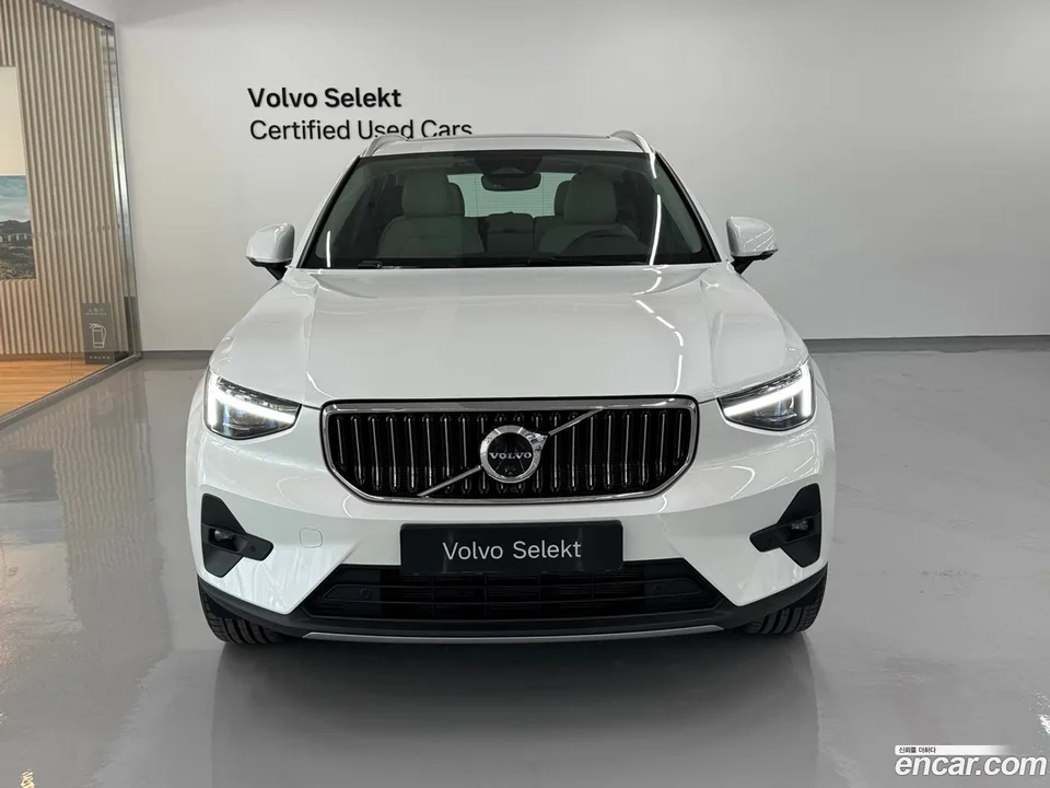 Volvo XC40 B4 2025 — миниатюра 3