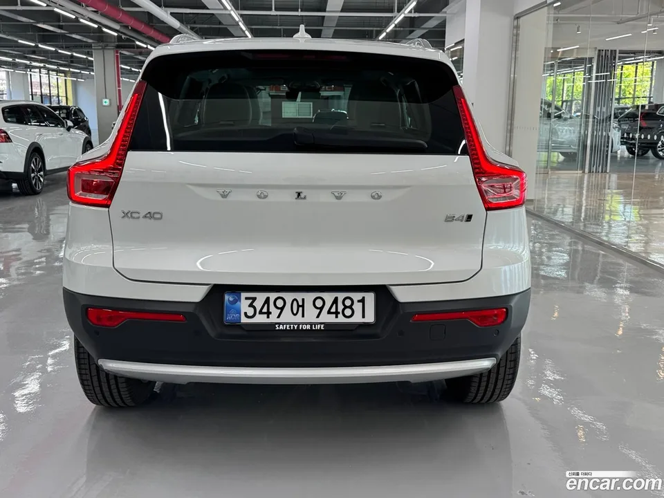 Volvo XC40 B4 2025 — миниатюра 4