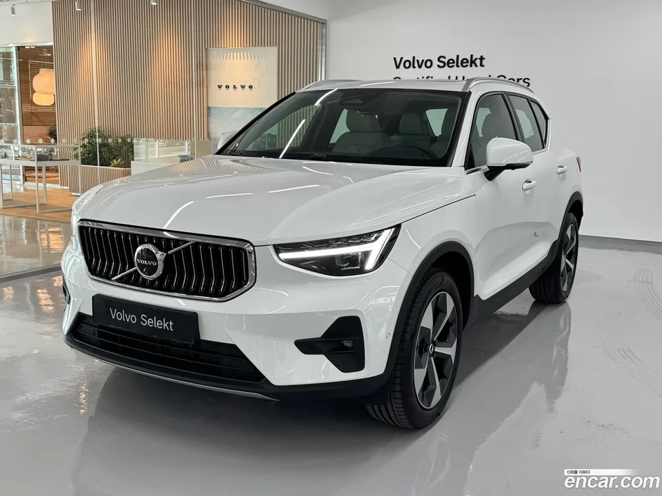 Volvo XC40 2025