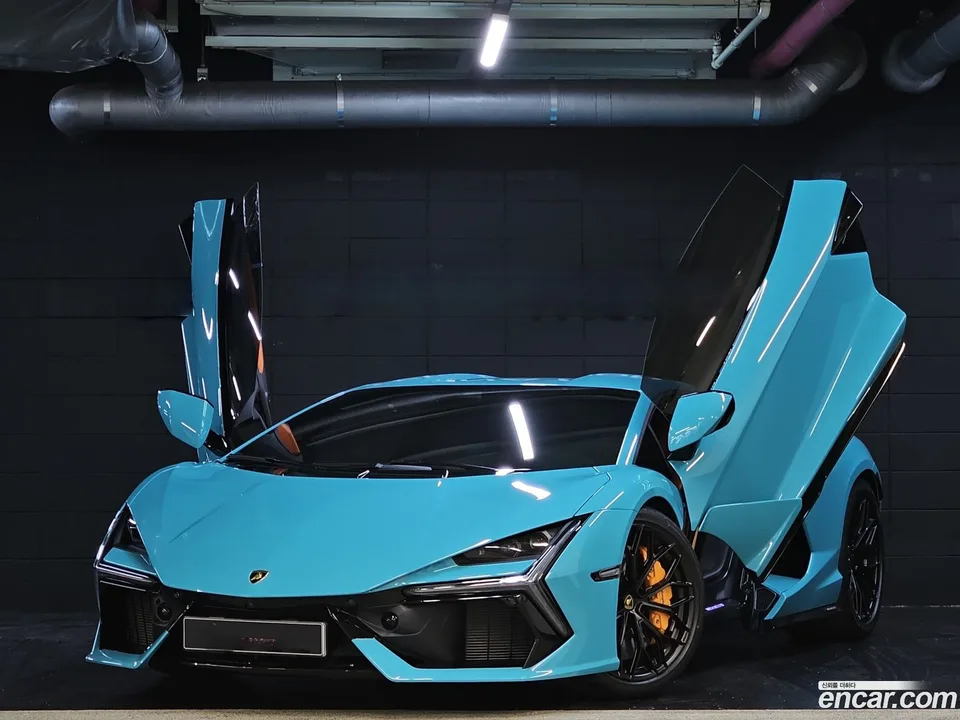 Lamborghini Revuelto 2025