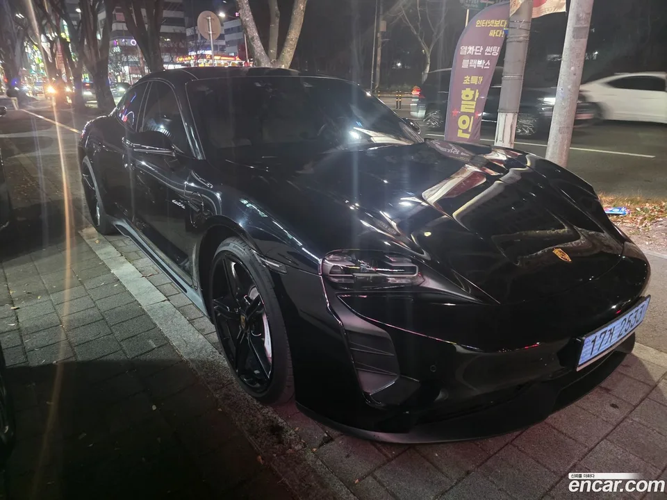 Porsche Taycan 2022 — миниатюра 3