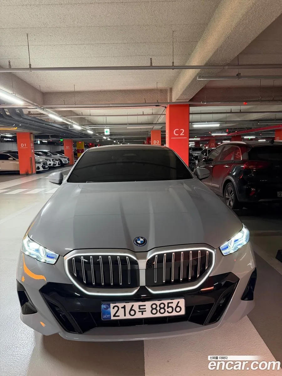 BMW 5 Series 530e xDrive M 2025 — thumbnail 3