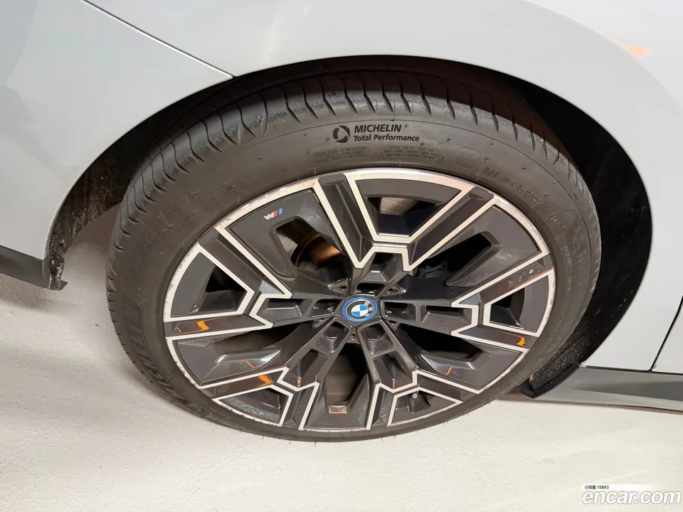 BMW 5 Series 530e xDrive M 2025 — thumbnail 5