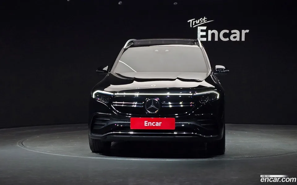 Mercedes-Benz EQB EQB300 4MATIC AMG 2023 — миниатюра 3