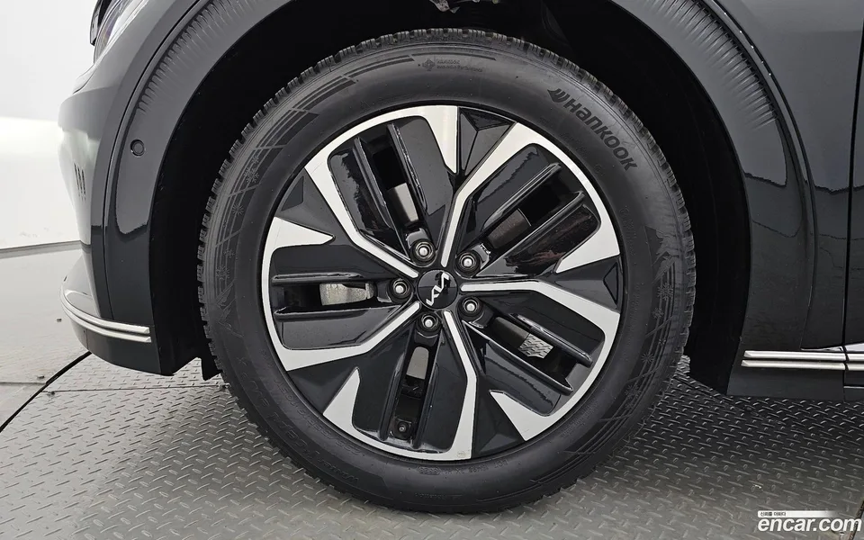 Kia EV6 2023 — миниатюра 2