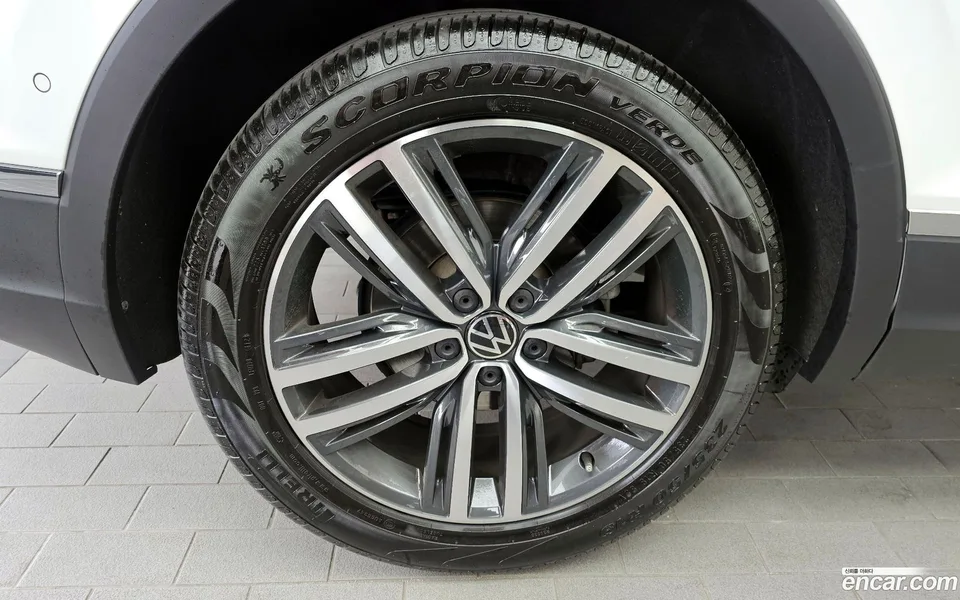 Volkswagen Tiguan 2.0 TDI 2024 — миниатюра 2