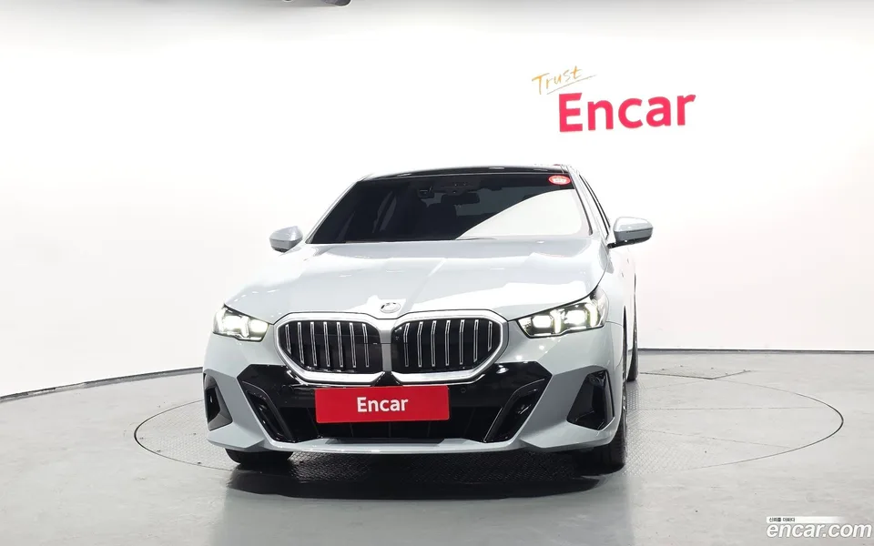 BMW 5 Series 520i M 2024 — thumbnail 3