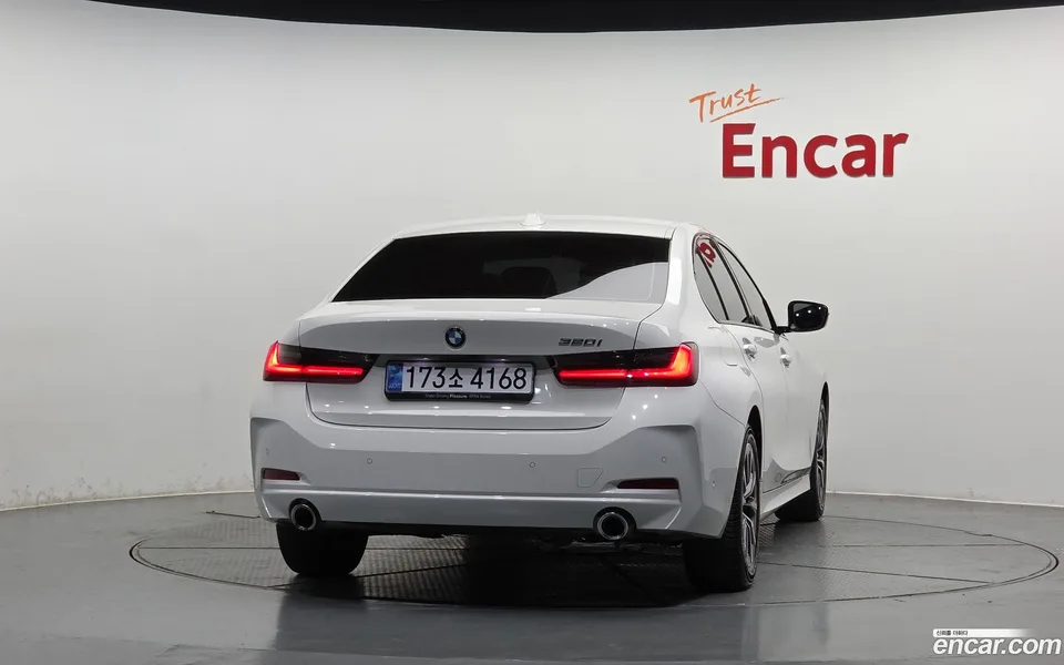 BMW 3 Series 320i 2023 — миниатюра 4