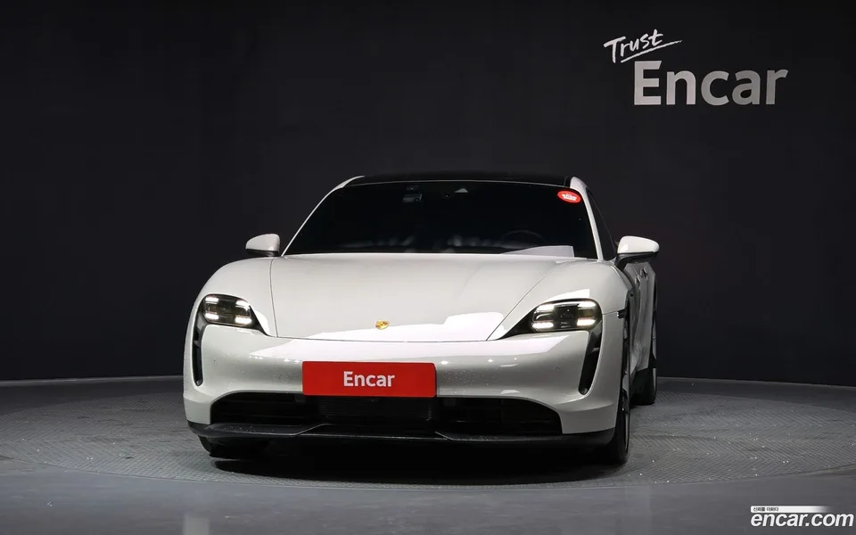 Porsche Taycan 2024 — миниатюра 3