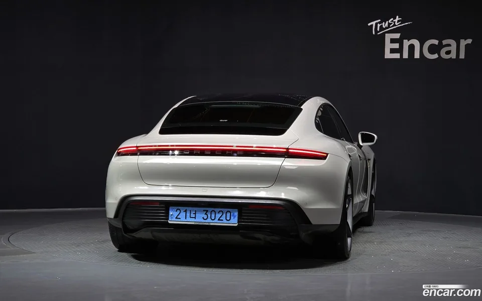 Porsche Taycan 2024 — миниатюра 4
