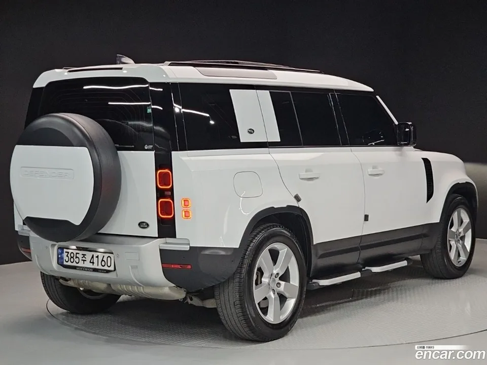 Land Rover Defender 110 D300 HSE 2023 — миниатюра 3