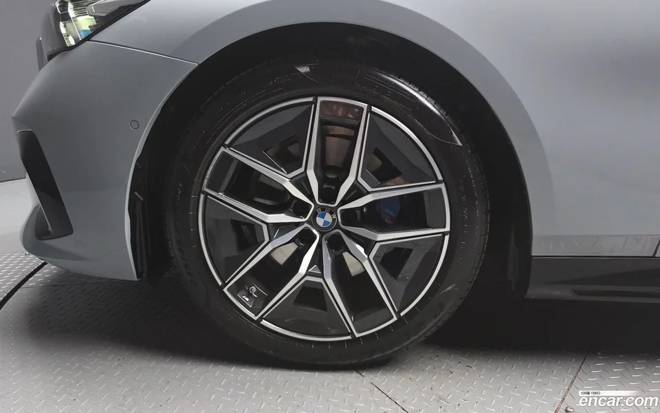 BMW 5 Series 520i M 2025 — миниатюра 5