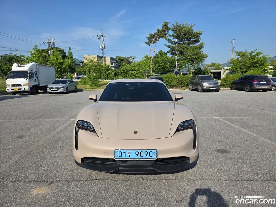 Porsche Taycan 2023 — миниатюра 3