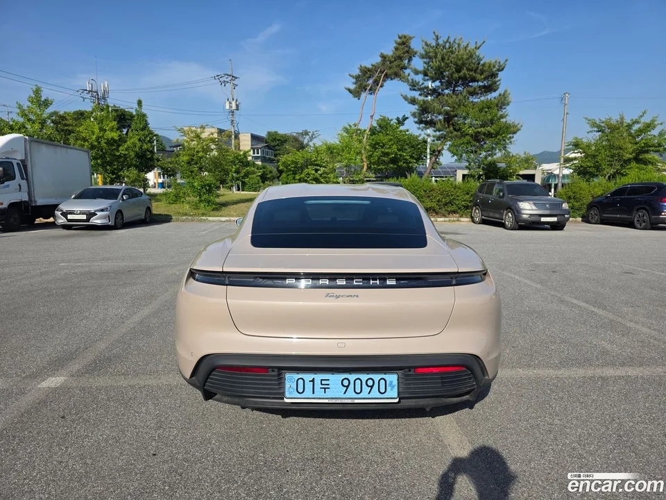Porsche Taycan 2023 — миниатюра 4
