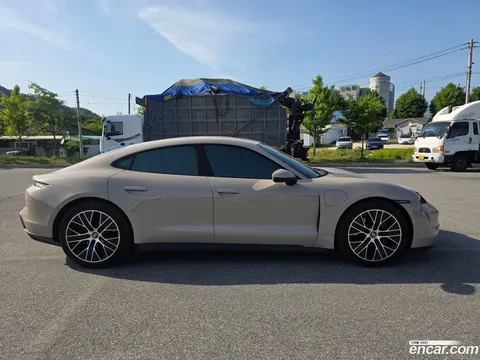 Porsche Taycan 2023 купить в Москве