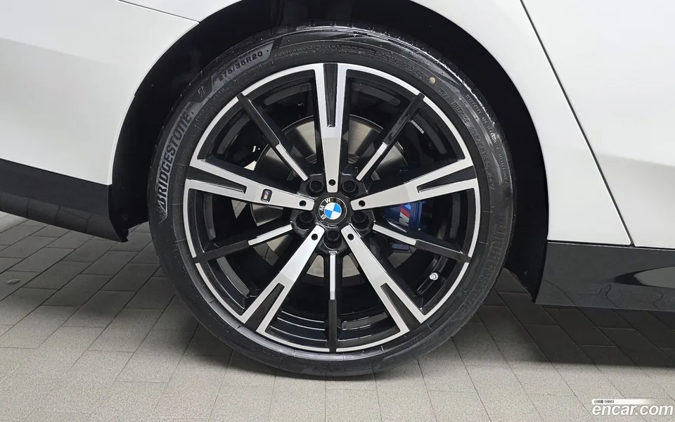 BMW 5 Series 530i xDrive M 2025 — миниатюра 5