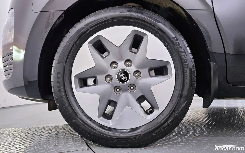 Hyundai Staria L3.5 9 2023 — миниатюра 2