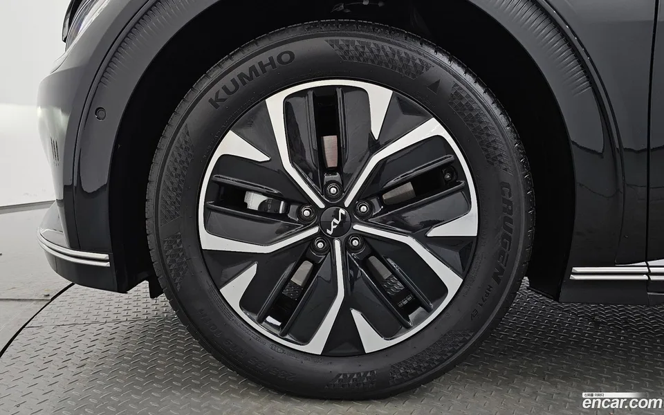 Kia EV6 2023 — миниатюра 5