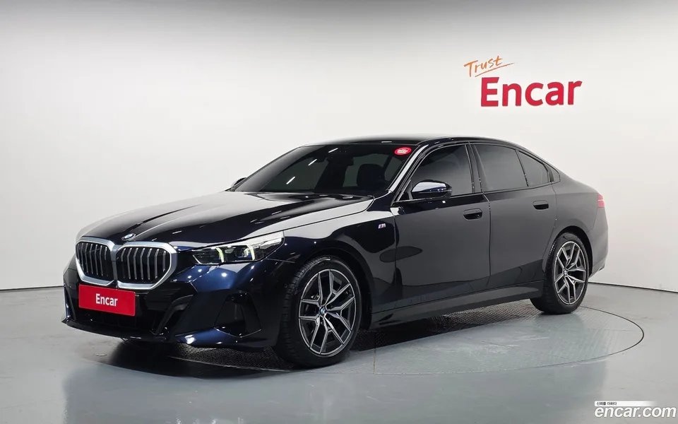 BMW 5 Series 520i M 2023 — photo 1, buy with delivery to Moscow