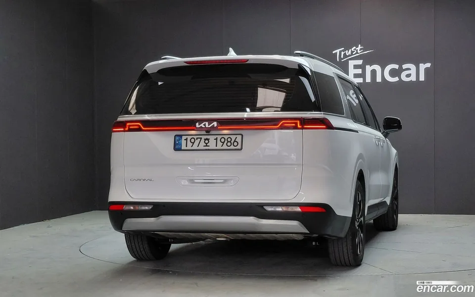 Kia Carnival 9 2022 — thumbnail 4