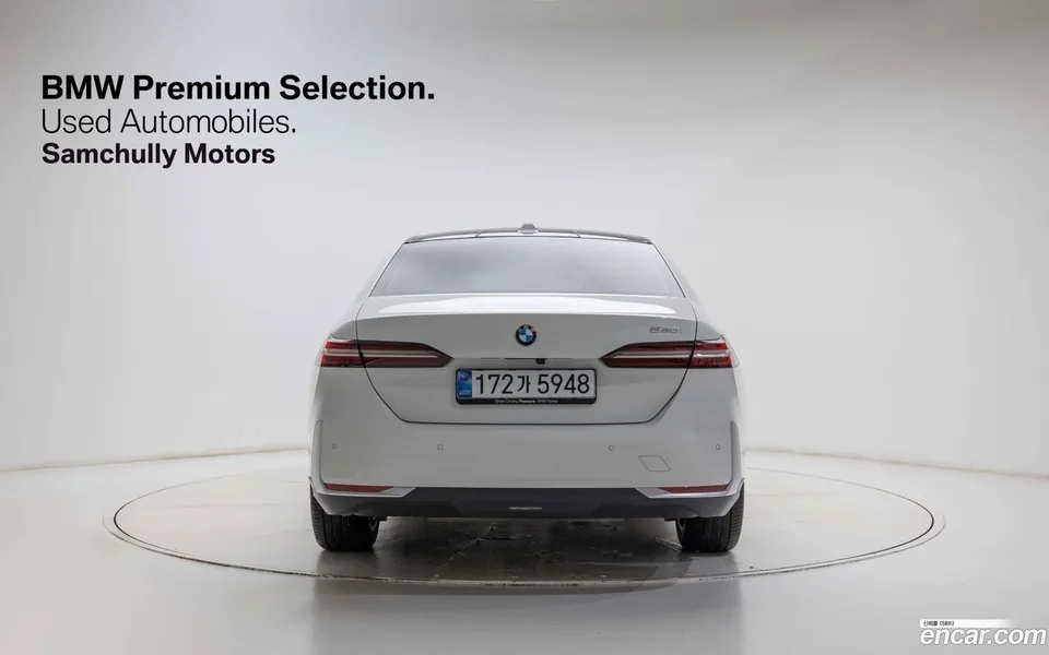 BMW 5 Series 520i 2025 — thumbnail 3
