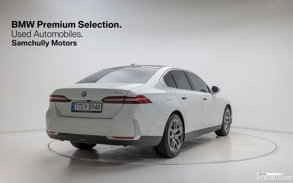 BMW 5 Series 520i 2025 — thumbnail 4