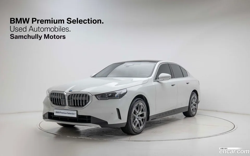 BMW 5 Series 520i 2025 — photo 1, buy with delivery to Moscow