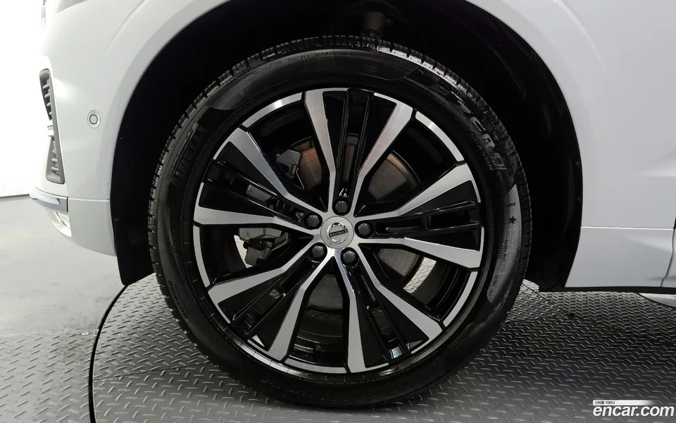 Volvo XC60 B6 2025 — миниатюра 5